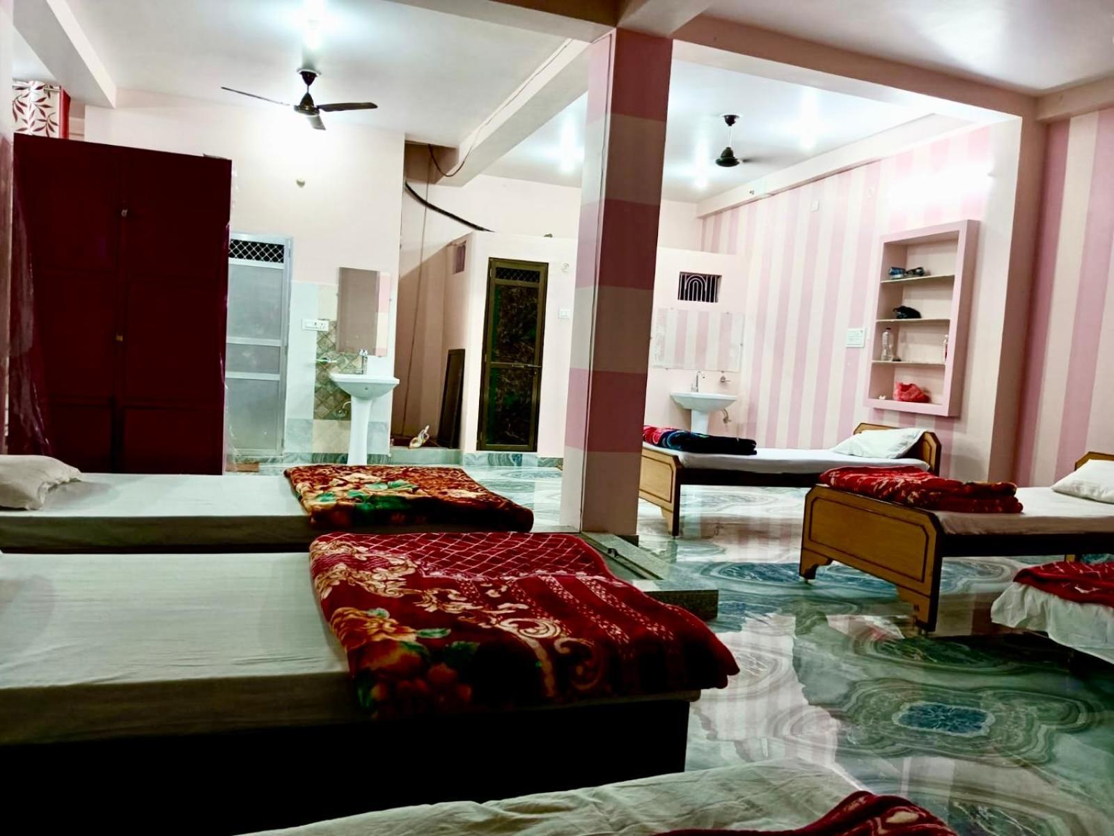 Trilok Residency - Dashashwamedh Guest house *