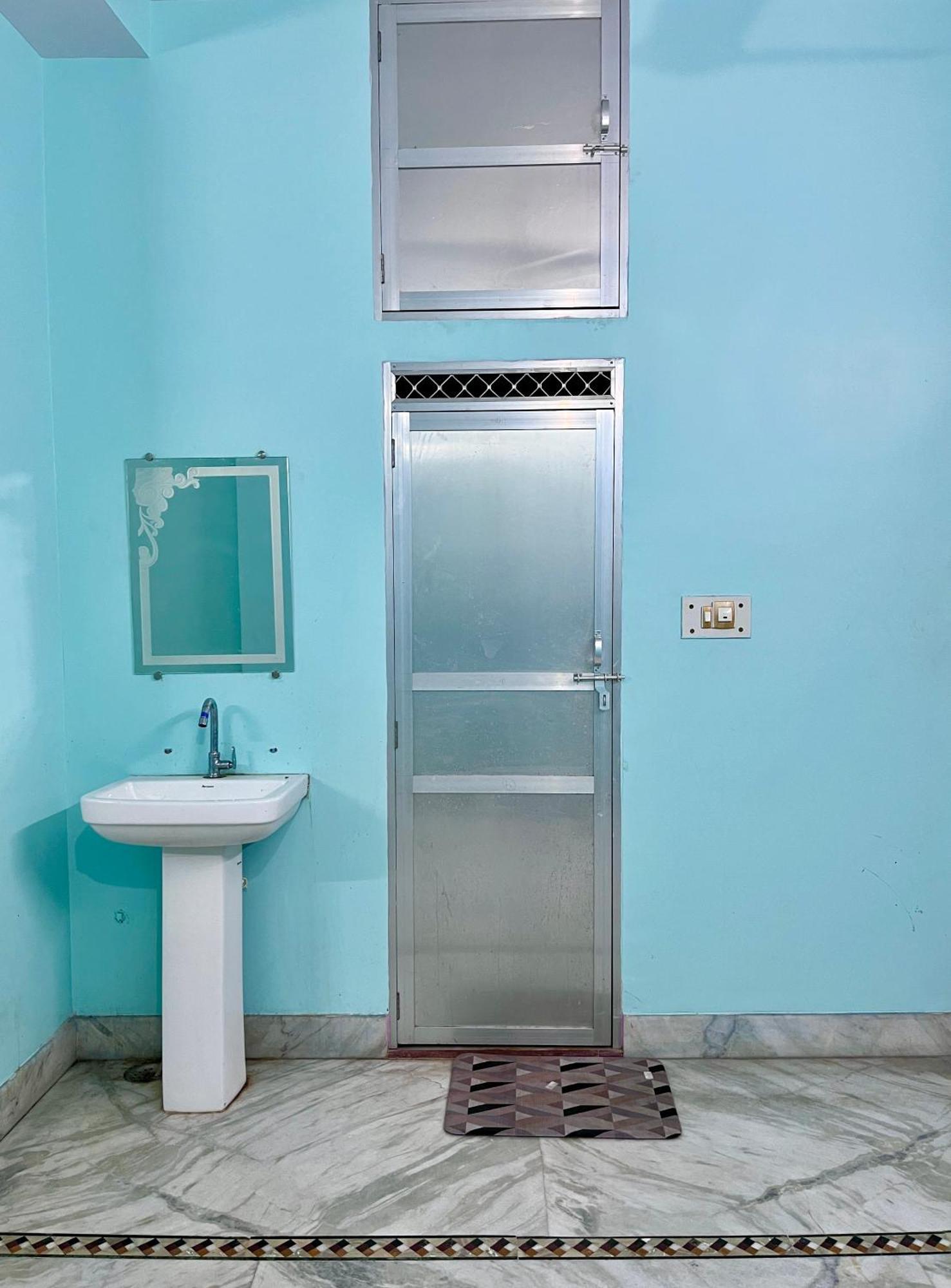 Trilok Residency - Dashashwamedh Guest house *