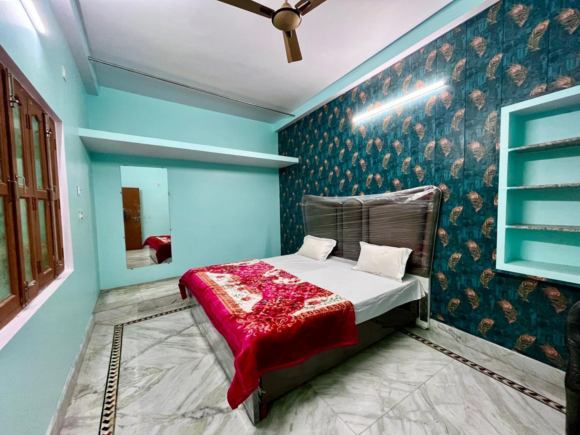 Trilok Residency - Dashashwamedh Guest house