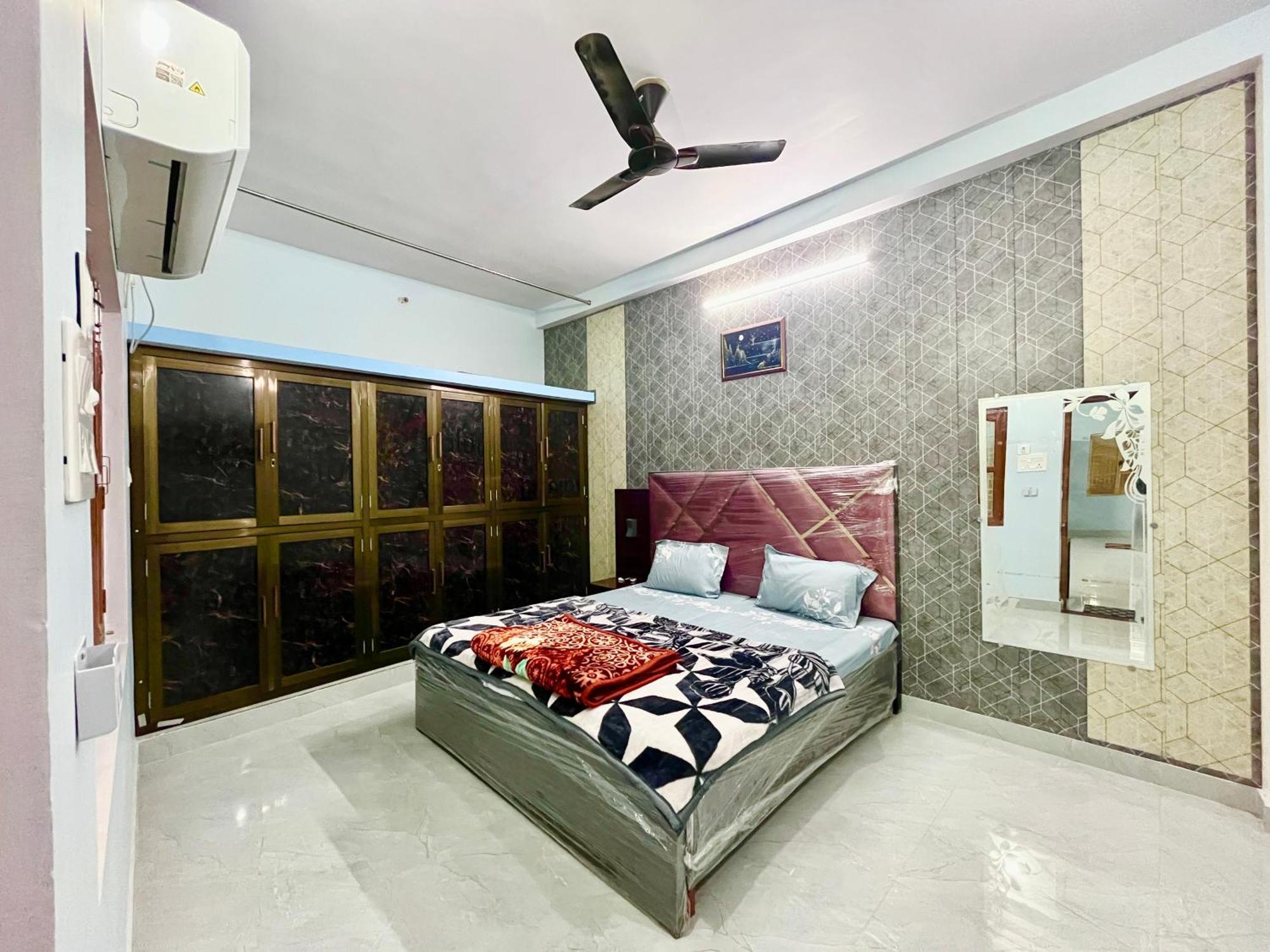 Trilok Residency - Dashashwamedh Guest house
