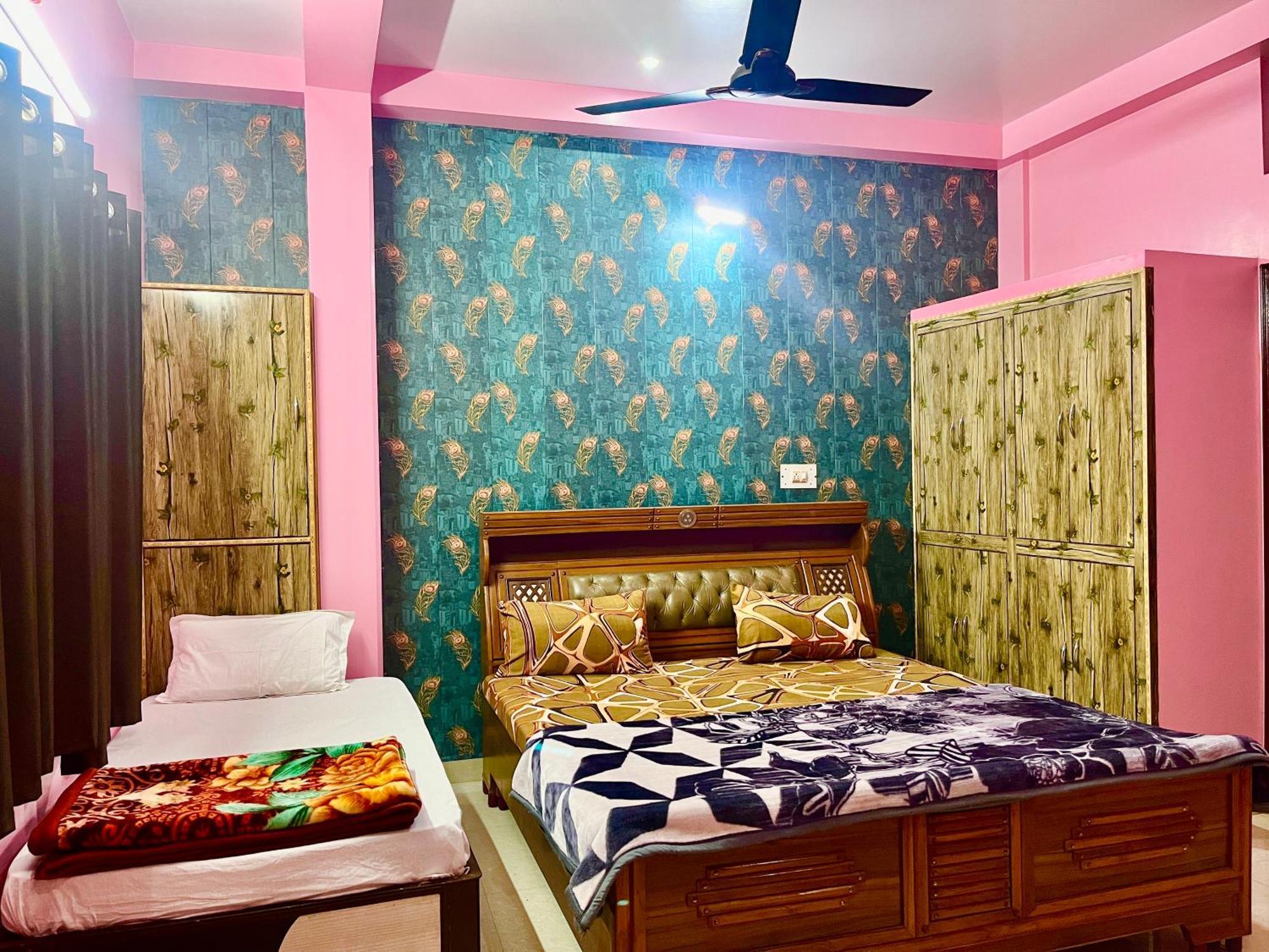 Trilok Residency - Dashashwamedh Guest house